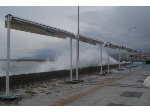 Tekirdağ’da Dev Dalgalar: Sahil Sular Altında Kaldı