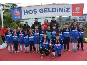 Yunusemre U11 Takımı Turnuvada 2. Oldu