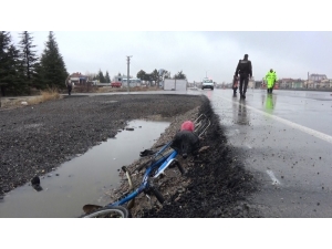 Otomobilin Çarptığı Bisikletli Öğrenci Hayatını Kaybetti