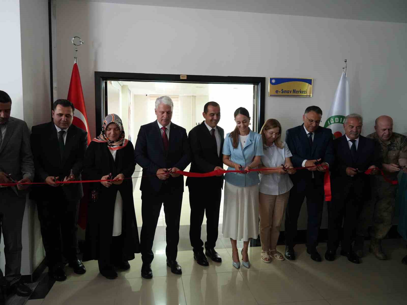 dogu-anadolu-bolgesi-nin-ilk-sivil-havacilik-e-sinav-merkezi-igdir-da-acildi
