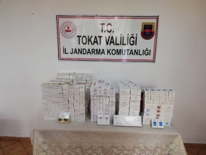 Yabancı Plakalı Otobüsten 212 Paket Kaçak Sigara Çıktı