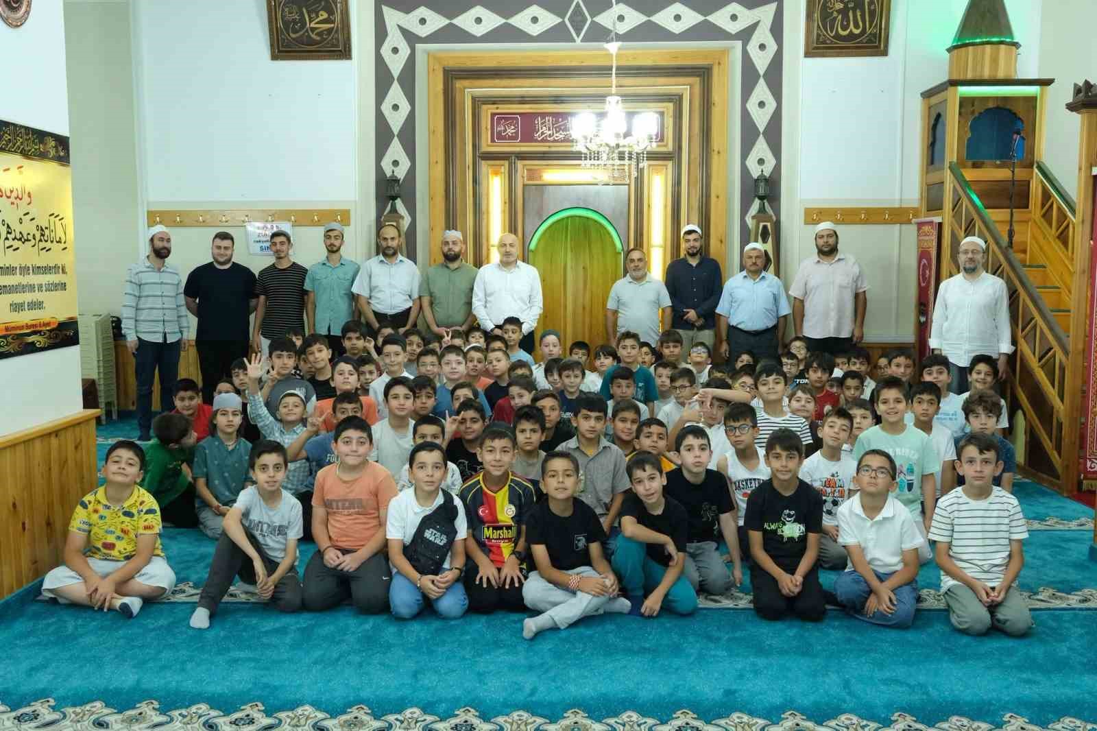 semseddin-ucar-camii-nde-hafizlik-adaylari-yetisiyor