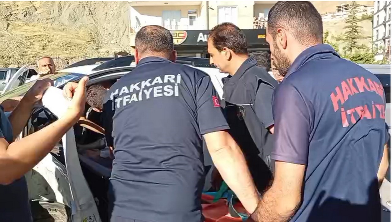 hakkari-de-iki-aracin-carpistigi-kazada-1-kisi-yaralandi