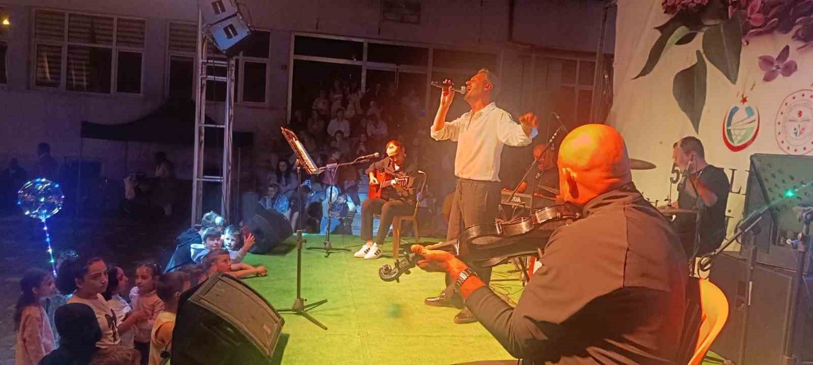 pazaryeri-nde-konser-coskusu