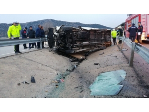 Isparta’da Midibüs Devrildi: 12 Yaralı