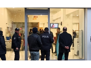 Silahla Banka Soydu, Çıkarken Bomba Süsü Verilmiş Düzenek Bıraktı