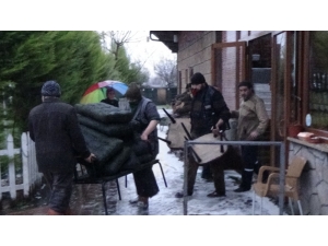 Tesisler Alevlere Teslim Oldu