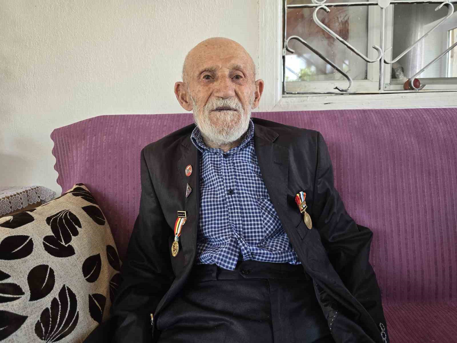 96-yasindaki-kore-gazisi-hatiralarini-gozyaslariyla-anlatti