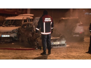 Yanan Otomobilden Canlarını Son Anda Kurtardılar