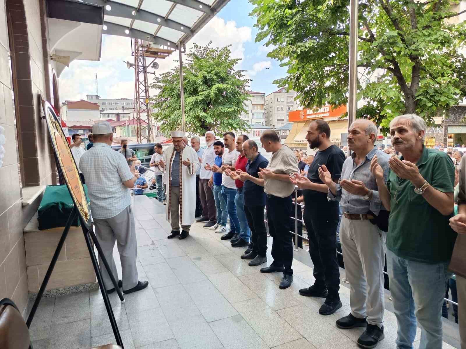 denizde-bogulan-genc-son-yolculuguna-ugurlandi