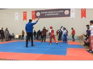 Okullar Arası Gençler A-b Kickboks İl Birinciliği Müsabakaları Tamamlandı