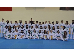 Kyk’lı Kız Öğrenciler Tekvando Kuşak Sınavında Ter Döktü