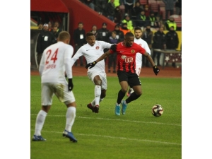 Galatasaray’ın Peşinde Olduğu Jesse, Süper Lig Yıldızlarına Fark Attı