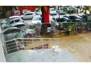 Durdurmaya Çalıştığı Otomobil Üzerinden Geçti