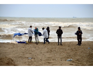 Karasu Sahilinde Erkek Cesedi Bulundu