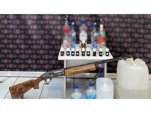 Evinde ’Kaçak İçki’ İmal Ederken Suçüstü Yakalandı