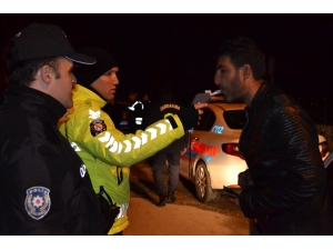 Çal’da Jandarma Ve Polisten Yılbaşı Denetimleri