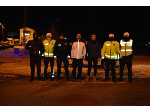 Sarıkamış Kaymakamı Koşal, Yılbaşı Gecesi Eksi 15 Derecede Görev Başında Olan Kolluk Kuvvetlerine Ziyarette Bulundu