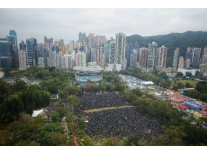 Hong Kong’da Eylemciler Yılın İlk Gününde Yine Sokaklara Döküldü