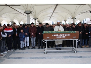 Ankara’da Yangında Ölen Genç Toprağa Verildi