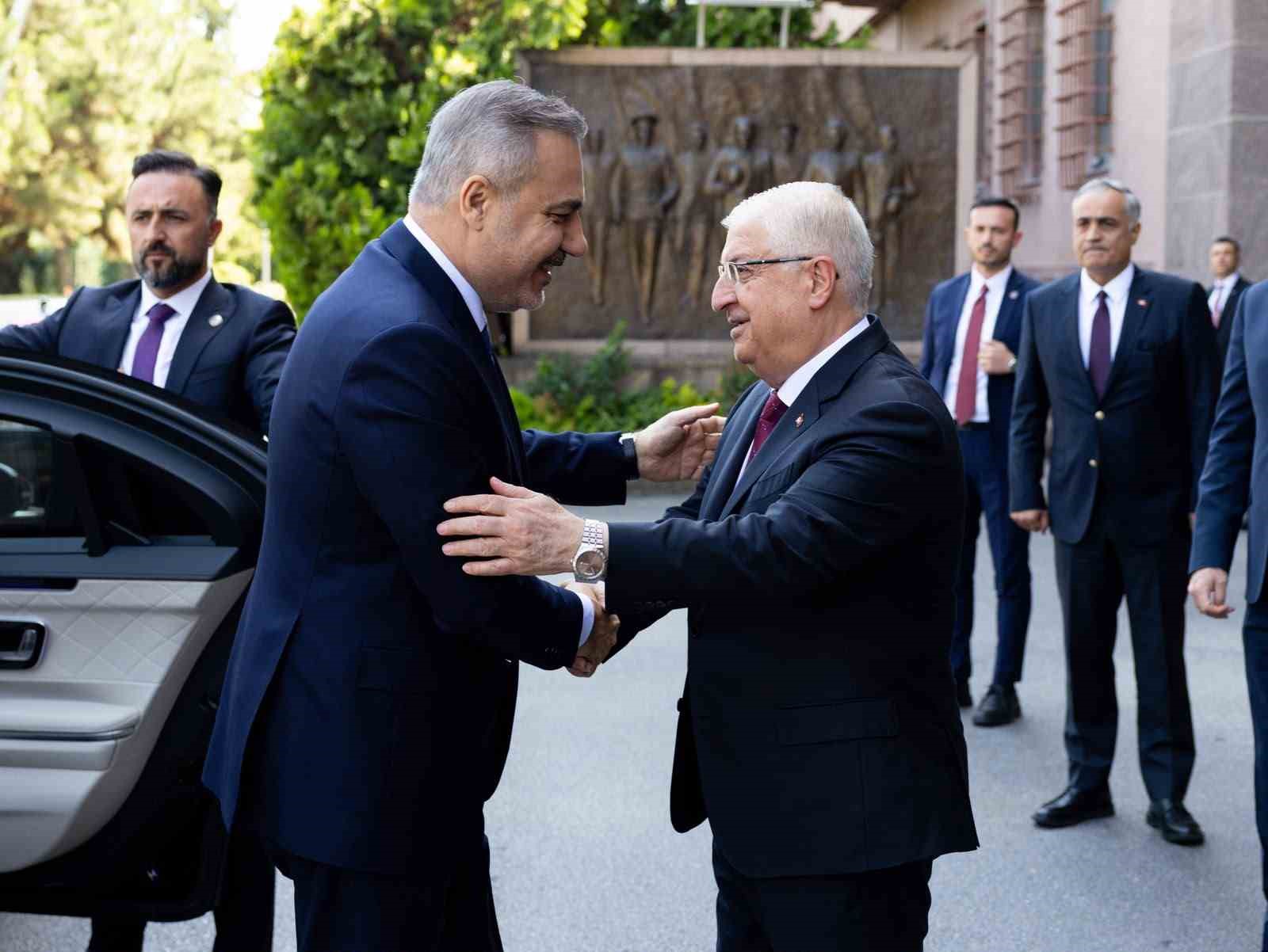 bakan-fidan-milli-savunma-bakani-guler-ile-gorustu
