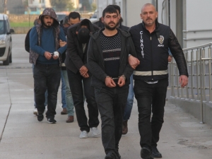 Polise Ateş Eden Sokak Çetelerine Darbe