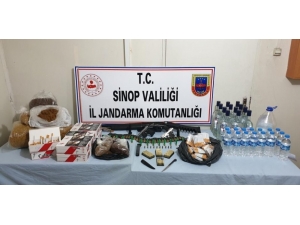 Sinop’ta Etil Alkol, Kaçak Tütün Ve Ruhsatsız Silahlar Ele Geçirildi