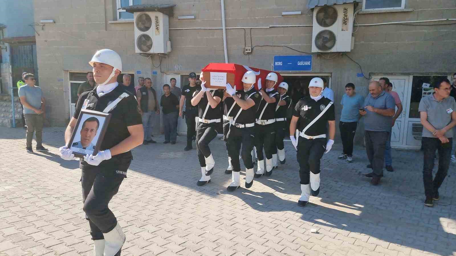gorev-basinda-hayatini-kaybeden-polis-memuru-son-yolculuguna-ugurlandi