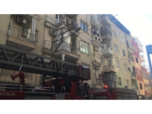 Apartman Dairesinde Çıkan Yangın Korkuttu