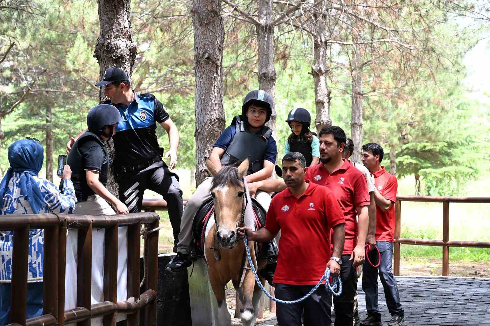 emsav-sehit-ve-gazi-cocuklariyla-bir-araya-geldi