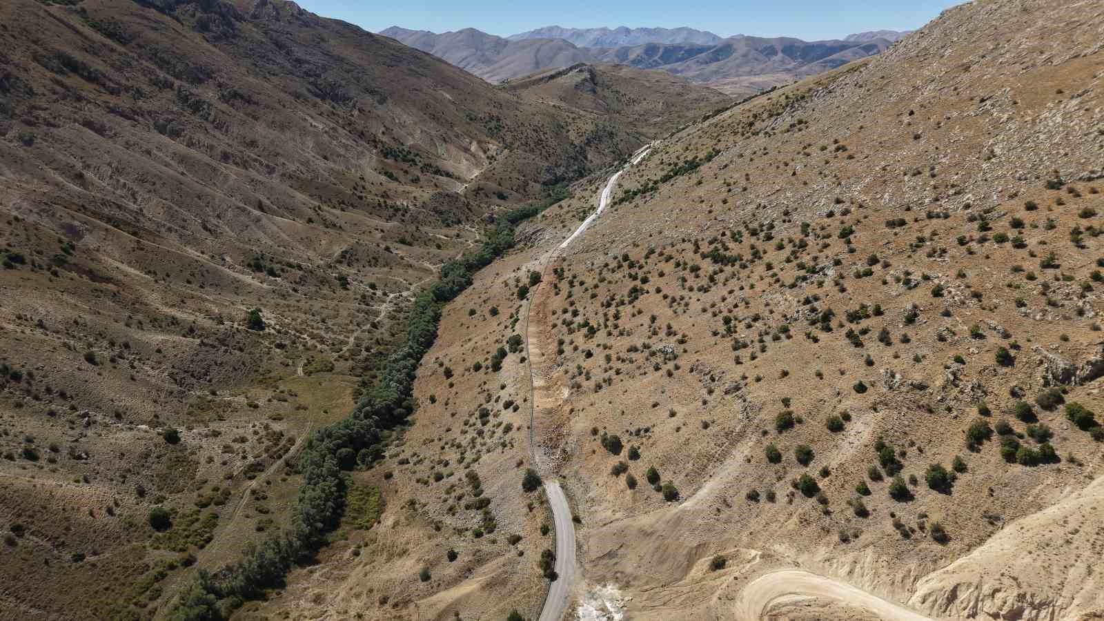 buyuksehir-den-sariz-da-ulasim-icin-1-3-kilometrelik-guzergahta-hummali-calisma