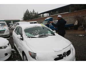 Kabil’de Sokaklar Beyaza Büründü