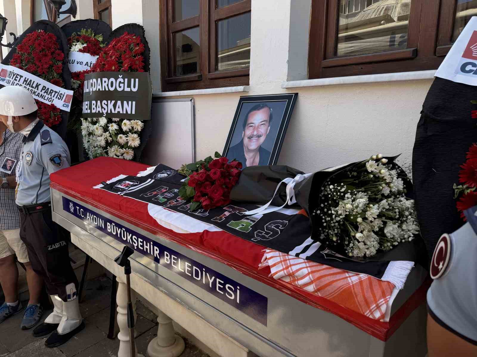 kusadasi-belediyesi-eski-baskani-berberoglu-son-yolculuguna-ugurlandi