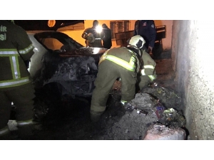 Edremit’te Gelişigüzel Dökülen Küller Aracı Yaktı