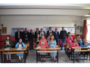 Kaymakam Soley Ve Başkan İnal’dan Miniklere Anlamlı Hediye