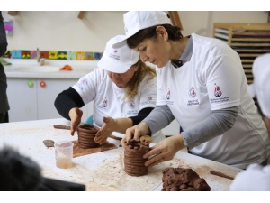 Kağıthane’de Farklı Kuşaklar Seramik Sanatıyla Buluştu