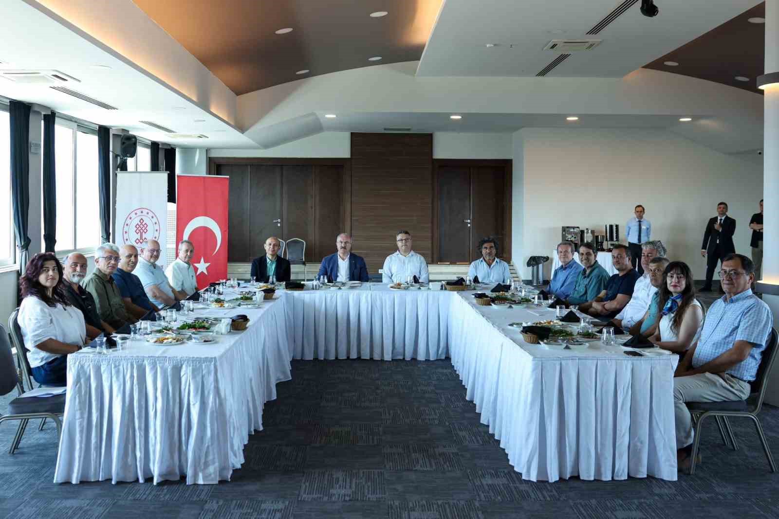canakkale-de-yurutulen-arkeolojik-bilimsel-kazilar-degerlendirildi