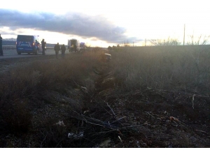 Otomobil Şarampole Devrildi: 2’si Çocuk 5 Yaralı