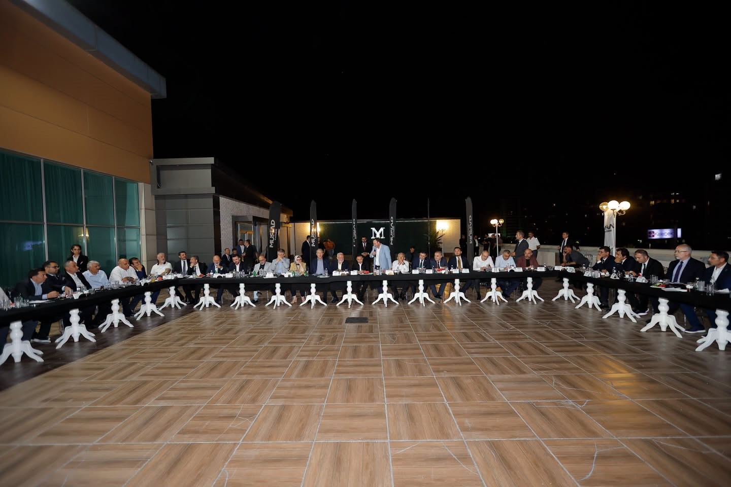 baskan-buyukkilic-is-dunyasi-temsilcileriyle-bir-araya-geldi