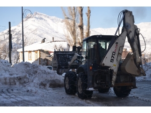 Beytüşşebap’ta Karla Mücadele Çalışmaları Devam Ediyor