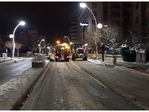 Van’da Kar Temizleme Çalışması