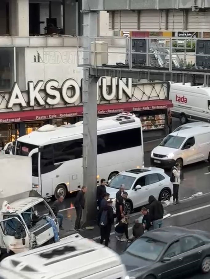 e-5-de-feci-kaza-cevredekiler-sofore-kalp-masaji-yapti