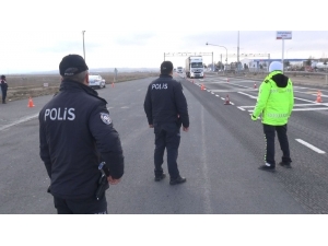 Aksaray Polisinden Kara Yolları Uygulaması