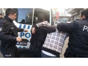 Bıçakla Banka Soymaya Çalışan Zanlı Yakalandı