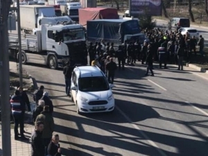 Polis, Kamyoncuların Yolu Kapatmasına İzin Vermedi