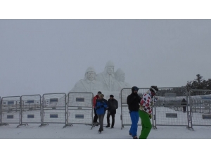 90 Bin Askerin Kardan Heykelleri Tamamlandı