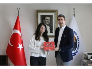 Kartallı Stanford Öğrencisi Neval Çam’dan, Başkan Gökhan Yüksel’e Ziyaret