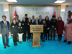 Vali Dağlı Başarılı Öğrencileri Ödüllendirdi