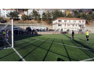 İstiklal Marşı’nın Okunduğunu Duyan Hakem Maçı Durdurdu