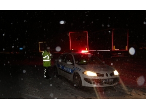 Erzincan’da Ulaşıma Kar Engeli